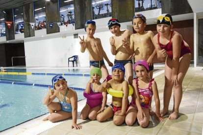 Els alumnes de l’escola Creu del Batlle, de la ZER l’Horta de Lleida, al pati.