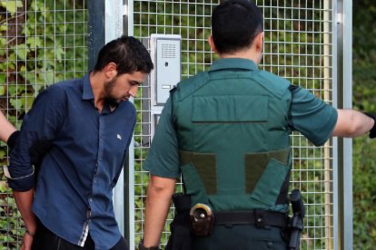 Imatge de l’arribada a l’Audiència Nacional per declarar davant del jutge Fernando Andreu de Mohamed Houli, Driss Oukabir, Salah El Karib i Mohamed Aallaa.