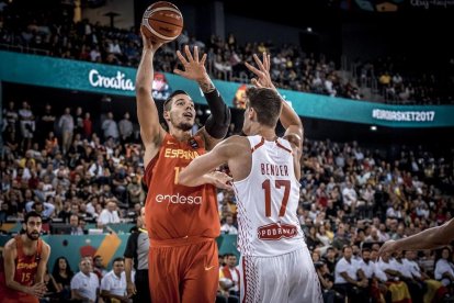 Oriola i els companys celebren la victòria davant Croàcia.