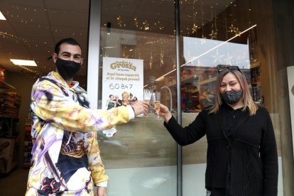 Veïns de Castellterçol celebrant el primer premi.