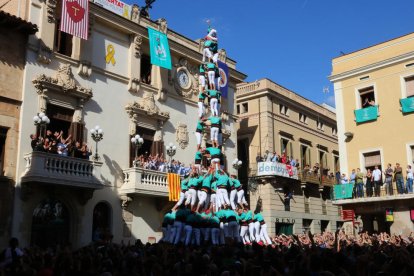Els Castellers de Vilafranca fan història i carreguen l'inèdit pilar de 9 amb folre, manilles i puntals