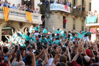 Els Castellers de Vilafranca fan història i carreguen l'inèdit pilar de 9 amb folre, manilles i puntals