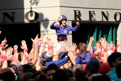 Els Castellers de Vilafranca fan història i carreguen l'inèdit pilar de 9 amb folre, manilles i puntals