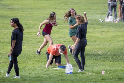 Foto de familia de alumnos de Psicología, que hicieron las novatadas la semana pasada.
