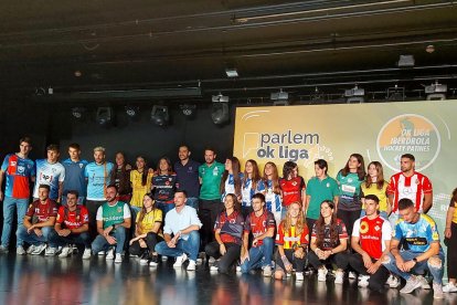 Sergi Folguera, Nuno Paiva, Uri Codony, Xavi Aragonès i Jordi Badia, ahir amb les noves equipacions.