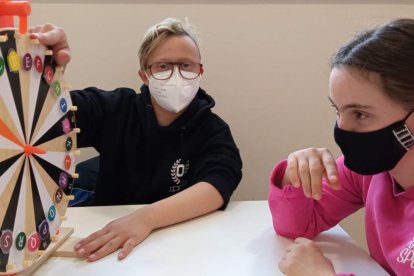 Usuaris de l’associació en un dels pisos compartits.