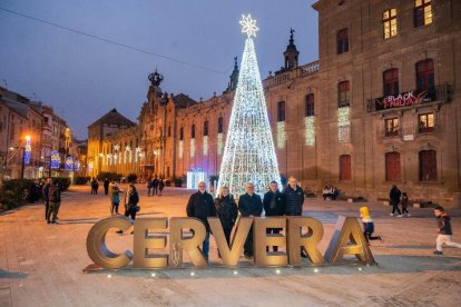 L’espectacle ‘Entre llums’ va inaugurar ahir la il·luminació a Tàrrega.