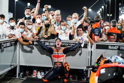 Enea Bastianini celebra su primera victoria en MotoGP.