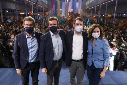 El candidat del PSOE, Luis Tudanca, acompanyat per Pedro Sánchez.