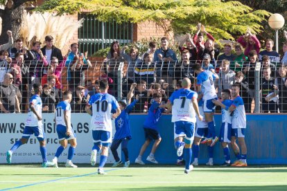 Jofre Graells, perseguit per Óscar Trejo i Isi Palazón.