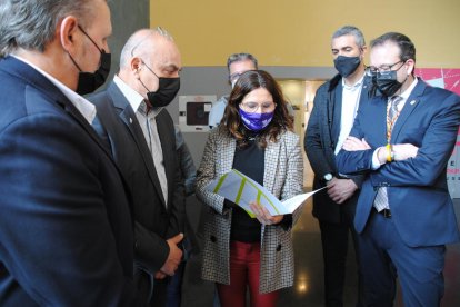 La consellera, con los manifestantes de Unió de Pagesos.