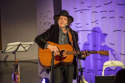 El músico y compositor inglés Jon Collin, ayer en el concierto que ofreció en la iglesia de Sant Martí.