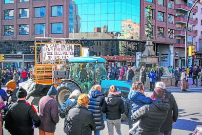 El grupo de batucada Tam Tam Tukem y Lo Marraco, encabezaron el desfile.