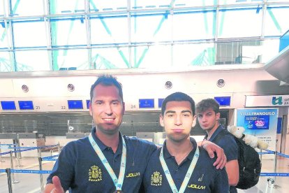 Marsu i Xavi Bosch, amb les medalles de bronze sub-19.