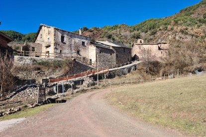 L'únic poble del Pallars Sobirà amb carretera de terra reclama que s'asfalti per tenir un accés digne