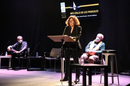 Manuel Guerrero, Pau Minguet i Teresa Ibars, ahir al Cafè del Teatre a l’acte d’homenatge del Festival Poesia Lleida a Guillem Viladot.