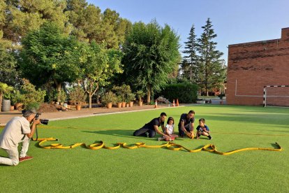 El pequeño TJ, de siete años, fue el protagonista el viernes en la sesión fotográfica en Lleida.