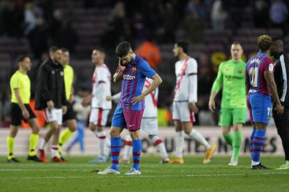 Aubameyang remata de cap en una de les ocasions de gol que va tenir l’equip blaugrana.