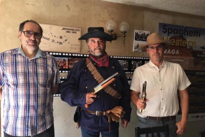 El riu Cinca. Fotogrames de ‘Sangre sobre Texas’ (a dalt) i ‘Viva Carrrancho’, les dos del 1965.