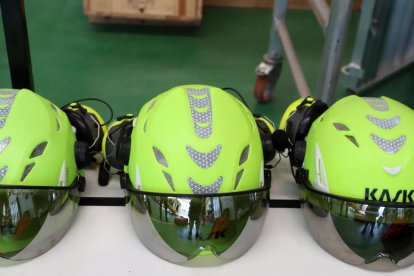 Pol Tomás es piloto desde el año 1993 y Marc Morer operador de grúa desde hace 16 años.