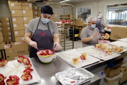 El Rosal de Tàrrega preveu vendre 25.000 roses de galeta per Sant Jordi