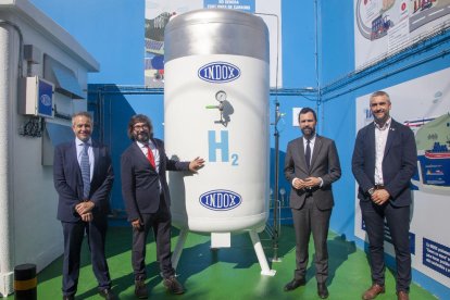 Riudalbas, Milé, Torrent y Solé ayer en las instalaciones de Indox en Fonolleres.