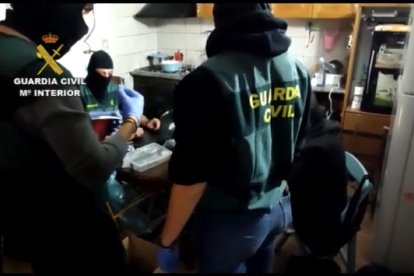 El joven fue detenido el lunes en Zaragoza y trasladado a El Pont de Suert para registrar su vivienda.