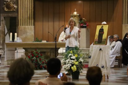 Les monges clarisses van estrenar una coreografia de la professora de dansa Montse Miret per celebrar l’arribada de la nova imatge.