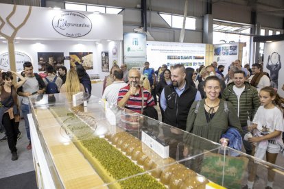 Desde los pabellones de la Fira hasta el centro histórico hay 140 estands de productos de proximidad.