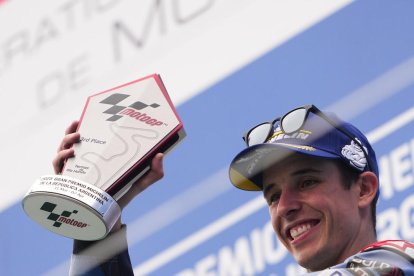 Diogo Moreira, que resideix a Alcarràs des de fa sis anys, celebra la seua segona posició.