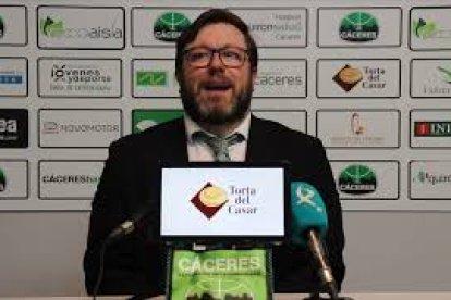 Roberto Blanco, entrenador del Cáceres: 