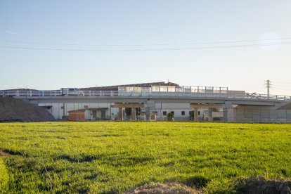 El nou pas elevat del polígon Campllong a la zona de l'antiga Safyc.