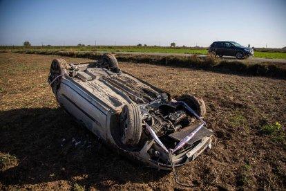 Imatge del vehicle accidentat ahir al matí als afores d’Arbeca.