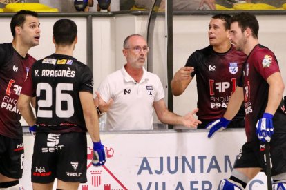 Joan Cañellas celebra eufórico el gol que marcó y que suponía el 1-3 a favor del Lleida Llista.