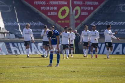 Toni Vicente, hundido tras el tardío gol del Mestalla para llevarse el triunfo.