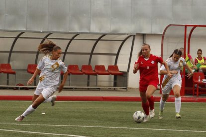 Quintana, abans de superar Berta Bou amb una retallada i definir per anotar el primer gol.
