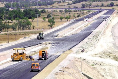 Vista aèria de l’Eix Transversal al seu pas per la Segarra.