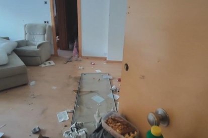 VÍDEOS | Així ha quedat el bloc de pisos saquejat a Alcoletge