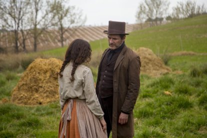 El director, Ibai Abad, junto a la actriz Mireia Vilapuig.