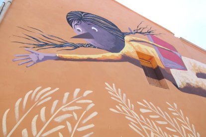 Josep Vallverdú coneix el mural que ret homenatge al seu món literari al 8è Gargar de Penelles