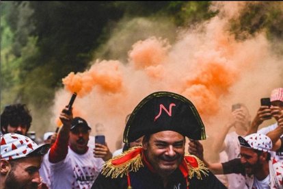 Ciclistes participant en el tour ciclista solidari i que permet descobrir paisatges extraordinaris.