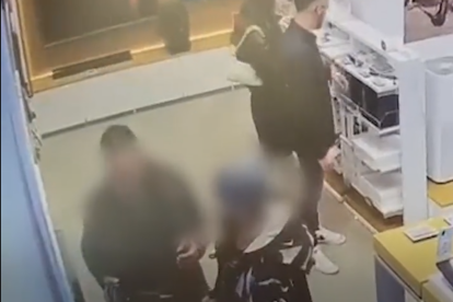 Detienen a dos ladrones multirreincidentes por dos hurtos en una tienda del Eix Comercial de Lleida