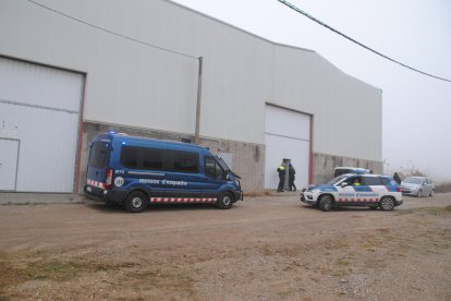 L’operatiu es va fer de manera simultània, a les fotos els dispositius a la partida Quatre Pilans (esq.) i Sidamon (dreta).