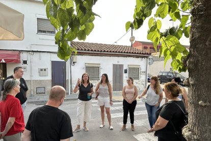 Los asistentes conocieron de primera mano el estado de los restos encontrados en las excavaciones.