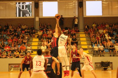 Una acció del partit d’ahir a Balaguer.