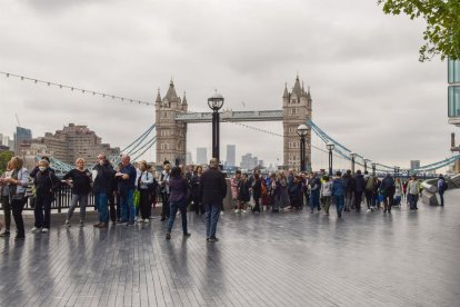 Las colas para visitar la capilla de la reina Isabel II pueden durar hasta 24 horas.
