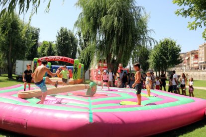 Balaguer vive una Transsegre atípica sin la tradicional bajada de barcas caseras por la sequía
