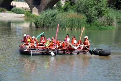Balaguer vive una Transsegre atípica sin la tradicional bajada de barcas caseras por la sequía