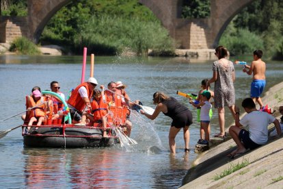 Balaguer vive una Transsegre atípica sin la tradicional bajada de barcas caseras por la sequía