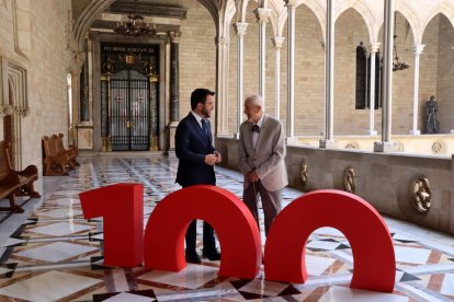 Josep Vallverdú recibe la medalla centenaria de la Generalitat: